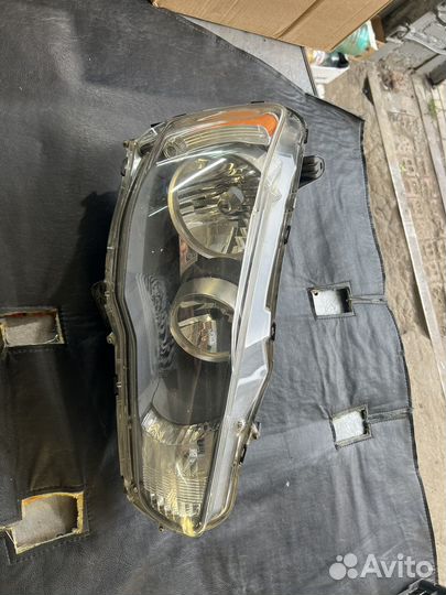 Фара правая Mitsubishi Lancer 10