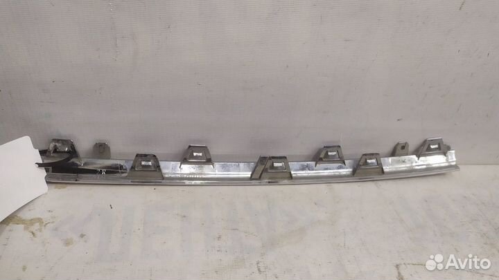 Молдинг решетки радиатора правый Volkswagen