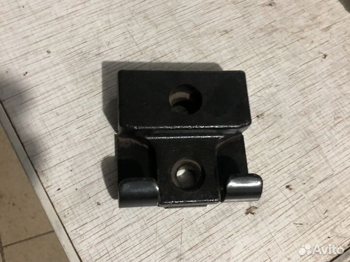 Кронштейн крепления боковой стойки schmitz