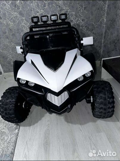 Детский электромобиль. На аккумуляторе с пультом