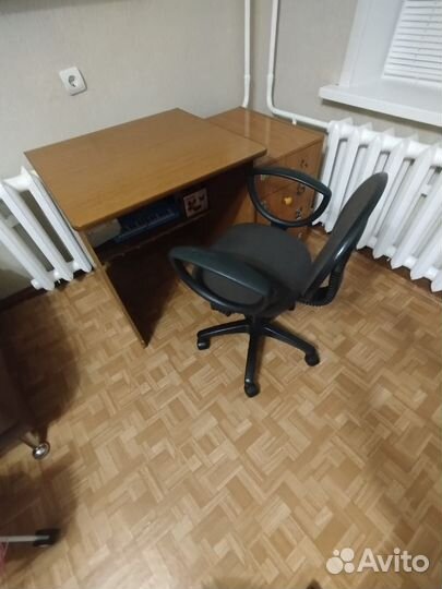 Письменный стол для школьника со шкафом бу