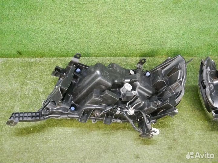 Фара передняя (комплект) Toyota Land Cruiser