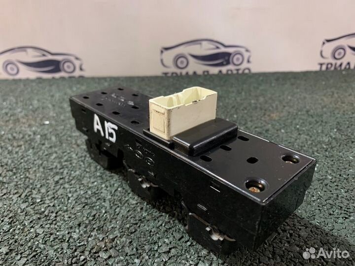 Блок кнопок стеклоподъемника Hyundai Tucson 1