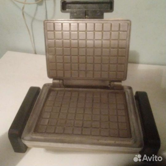 Электровафельница 