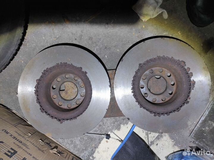 Тормозные диски на Ауди А8 д2