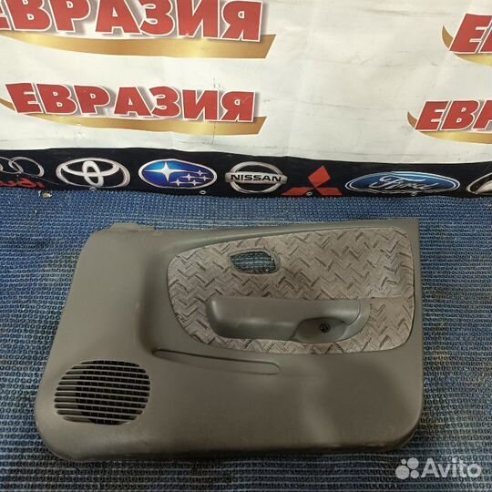 Обшивка двери передняя правая Suzuki Cultus G16A