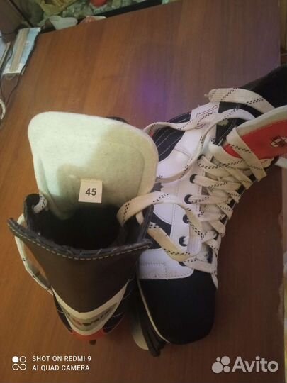 Коньки хоккейные