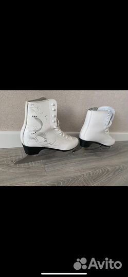 Коньки фигурные женские 41 размера