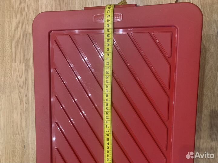 Контейнер для хранения вещей с метал замками