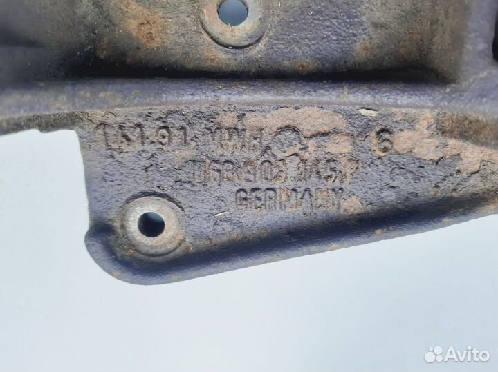 Кронштейн генератора Volkswagen Passat B3