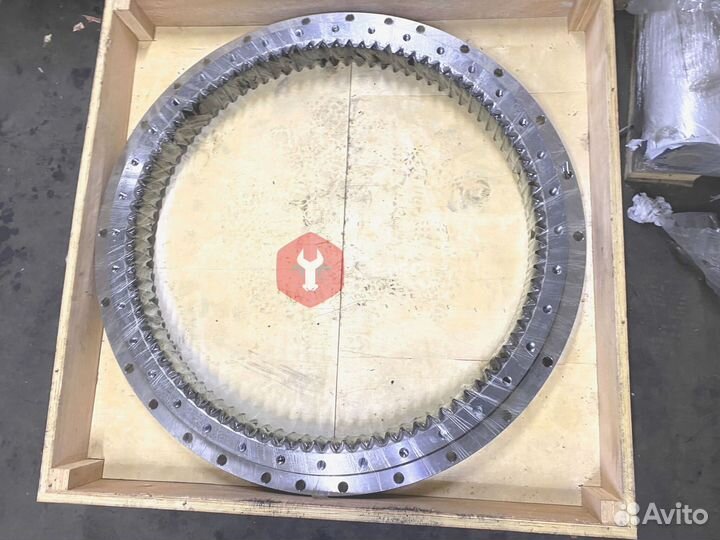 Опорно-поворотный круг Komatsu PC138US-2E