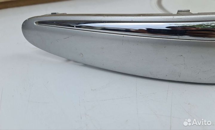 Накладка переднего бампера правая Mercedes W211