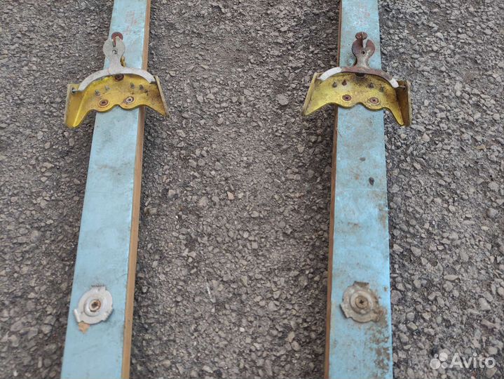 Спортивные пластиковые лыжи беговые