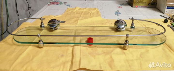 Полочка стеклянная с ограждением