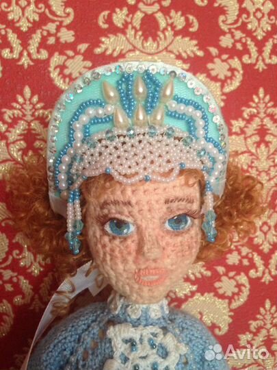 Вязаная интерьерная кукла