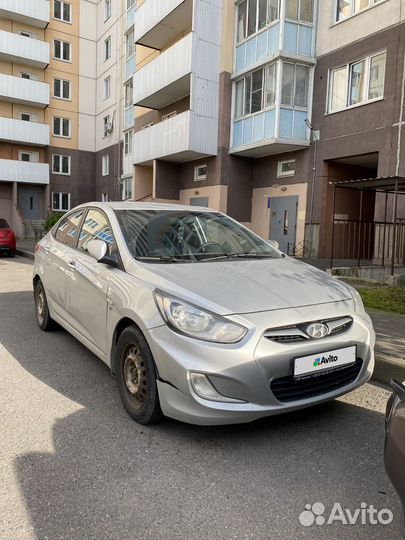 Hyundai Solaris 1.6 AT, 2012, битый, 182 000 км