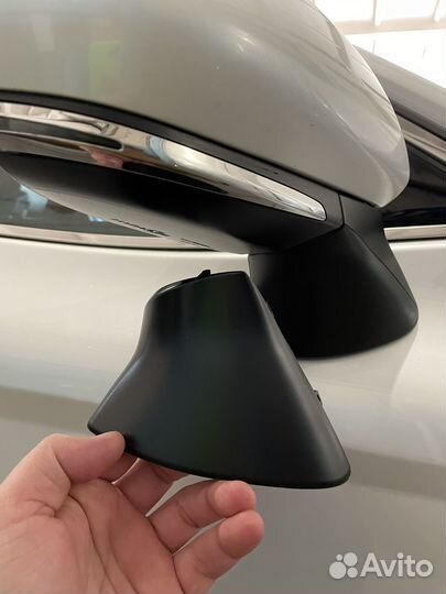 Нижняя крышка на ножку зеркала Toyota Camry 70