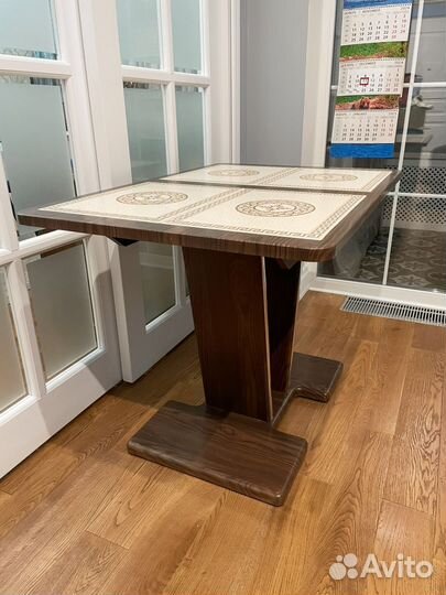 Кухонный стол и стулья