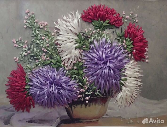 Картина, вышитая атласными лентами