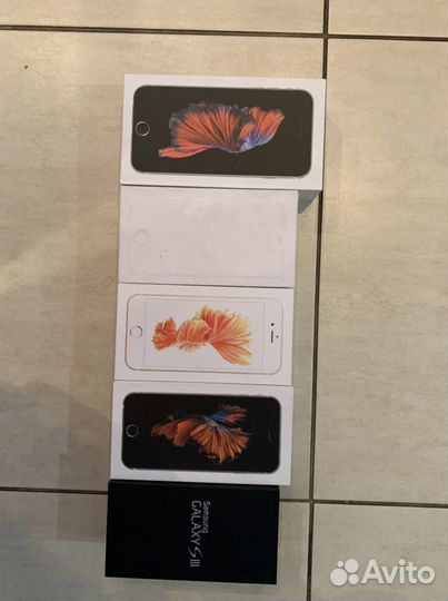 Коробки от телефонов iPhone
