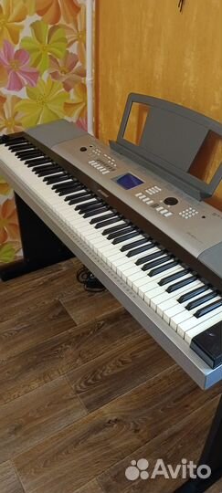 Электронное пианино Yamaha Dgx-520