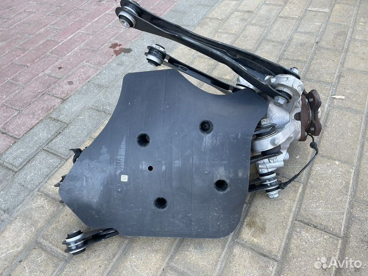 Кулак задний левый на BMW G20