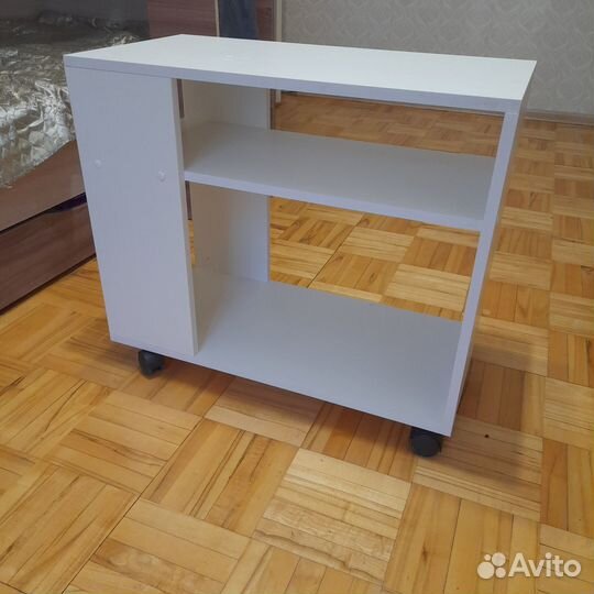 Журнальный столик на колесах