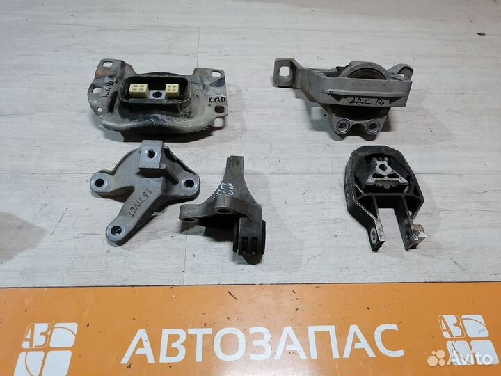 Кронштейн коробки подушка двигателя Ford Focus 3