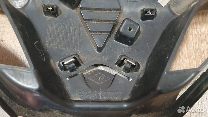 Решетка радиатора Renault Fluence 623108841R