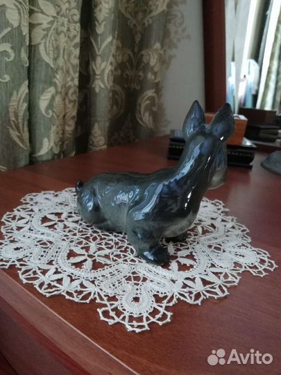 Статуэтка фарфоровая