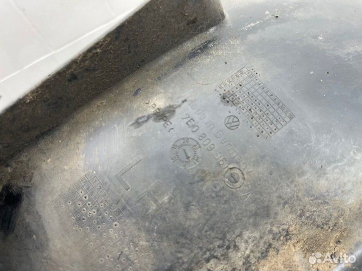 Подкрылок передний левый Volkswagen Multivan 2011