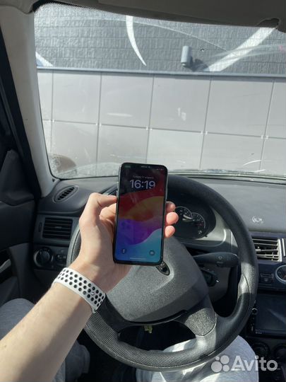 iPhone Xs, 64 ГБ