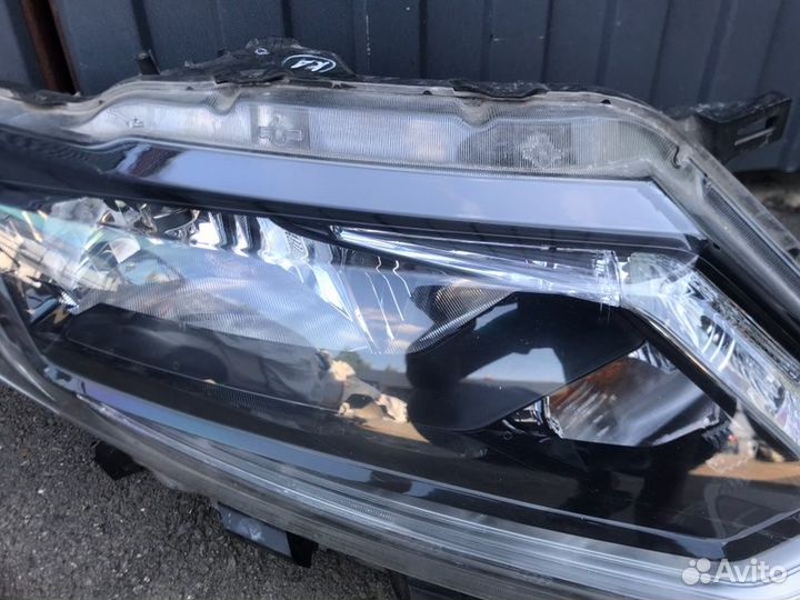 Фара галогеновая передняя правая Nissan X-Trail