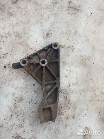 90575233 Кронштейн опоры кпп Opel Zafira b