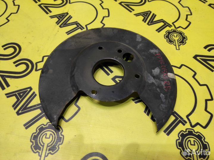 Щиток тормозного механизма задний правый Nissan