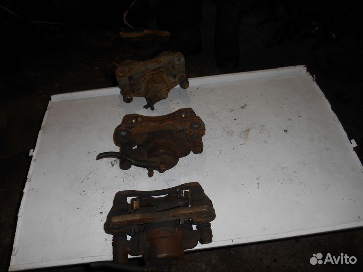 Суппорт передний правый Mazda 626 Мазда 626