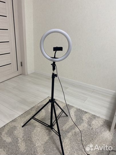 Кольцевая светодиодная лампа