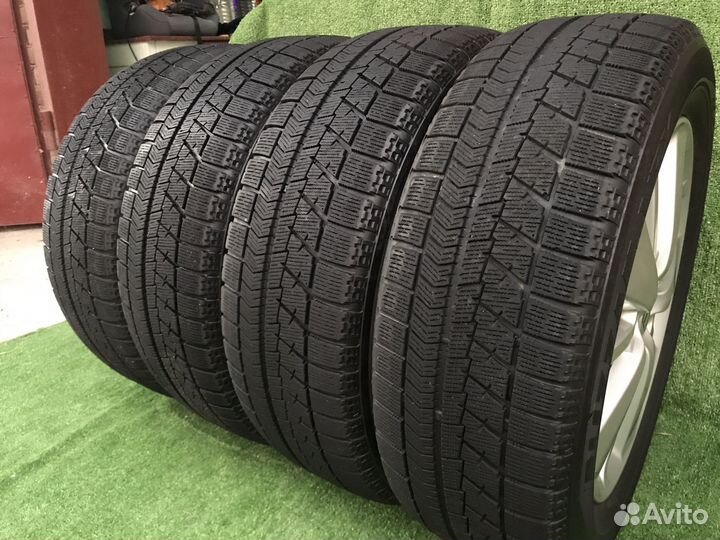 Bridgestone Blizzak VRX 215/60 R17 96Q