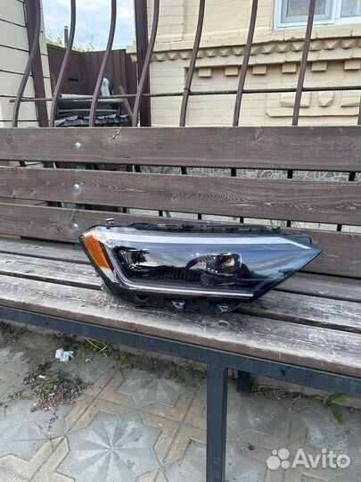 Фара передняя правая на volkswagen jetta