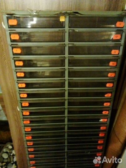 Стойка с органайзерами для рукоделия