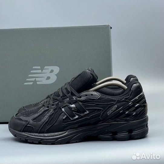 Черные New Balance 1906