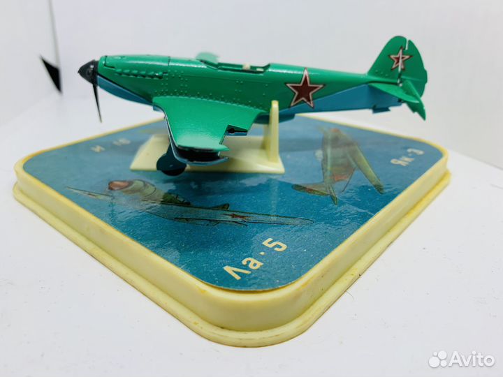 Модель самолета як-3