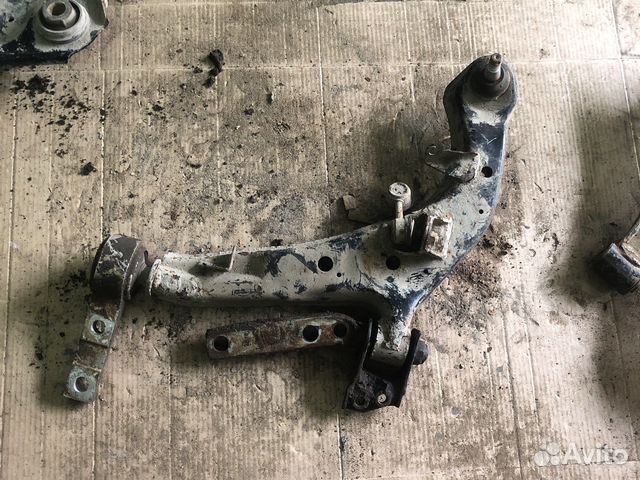 Nissan primera p12 рычаг