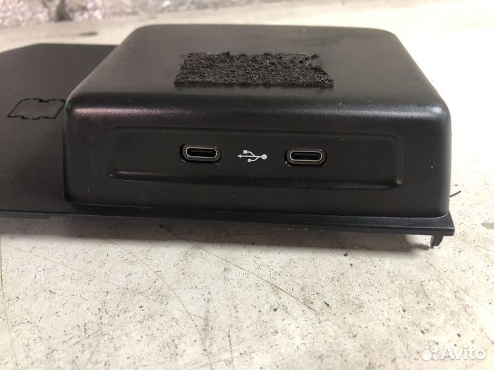 Розетка USB Volkswagen Polo 6