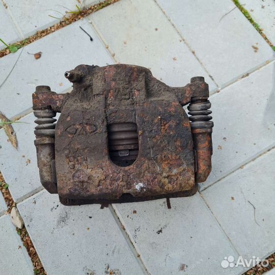 Суппорт передний правый Chery Amulet A15