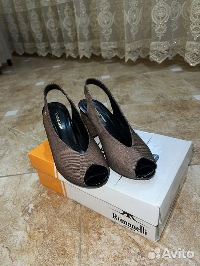 Босоножки Romanelli