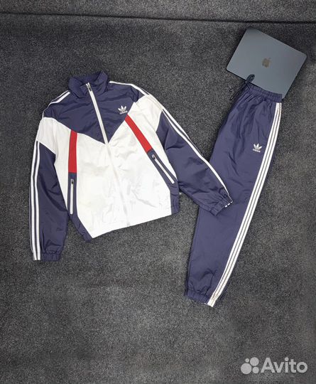 Спортивный костюм adidas