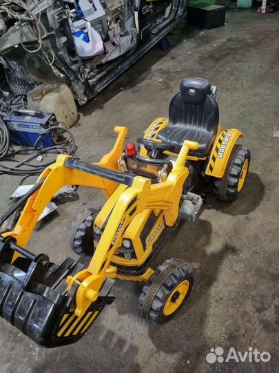 Детский электрический трактор