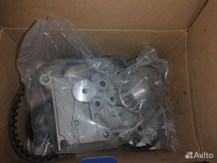 Грм и помпа