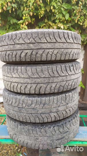 Bridgestone Ice Cruiser 7000 225/70 R16 107T